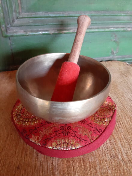 Klankschaal klopper - aanstrijk stok verwerkt met suede uit Tibet, een stokje welke je gebruik om tegen een klankschaal aan te slaan voor het produceren van geluid - Afbeelding 6