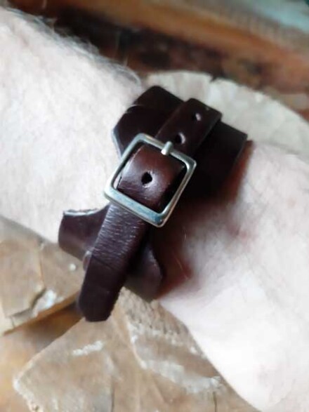 Armband in bruin leer met lange overslag, mooi om elke pols, unisex - Afbeelding 3