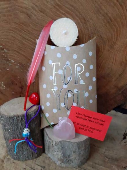Doosje voor een speciale lieve vrouw met een puur kaarsje verwerkt met jasmijn, een rozenkwarts hartje + doosje + tekst - Afbeelding 7