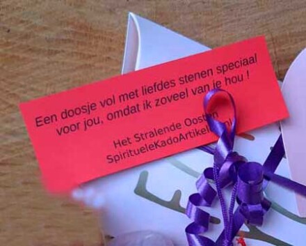 Doosje rozenkwarts met tekst ' doosje vol liefdes stenen speciaal voor jou, omdat ik zoveel van je hou ' in mooi doosje - Afbeelding 4