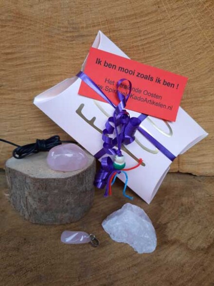 Kado doosje met affirmatie '' Ik ben mooi zoals ik ben '' gevuld met rozenkwarts in mooi doosje