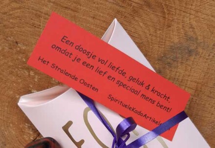 Doosje vol liefde geluk en kracht omdat je een lief en speciaal mens bent, met een hart, edelsteen + geluk brengers als kadootje - Afbeelding 4