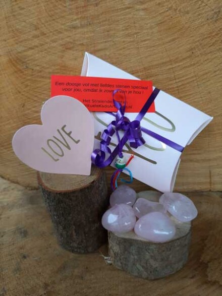 Doosje rozenkwarts met tekst ' doosje vol liefdes stenen speciaal voor jou, omdat ik zoveel van je hou ' in mooi doosje - Afbeelding 12