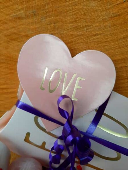 Doosje rozenkwarts met tekst ' doosje vol liefdes stenen speciaal voor jou, omdat ik zoveel van je hou ' in mooi doosje - Afbeelding 8