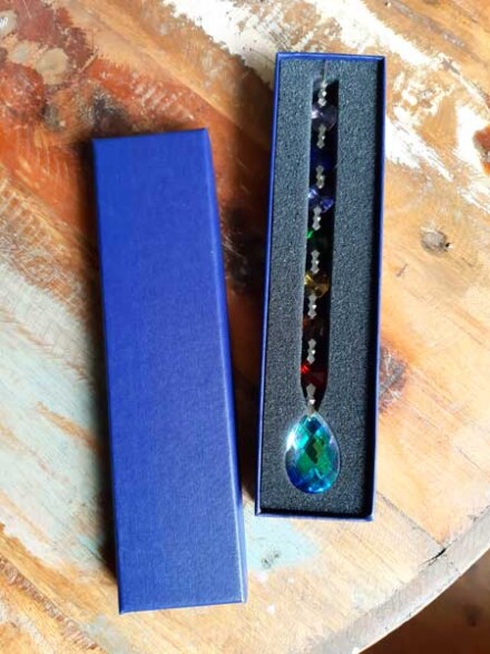 Kristal hanger '' druppel / ovaal '' bont, ze straalt prachtige regenboogkleuren in een ruimte + chakra beschrijving - Afbeelding 5