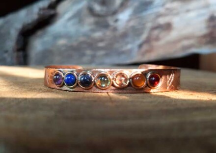 Armband uit gemagnetiseerd koper met edelstenen, geeft je kracht, beschermt tegen straling + chakra tekst - Afbeelding 2