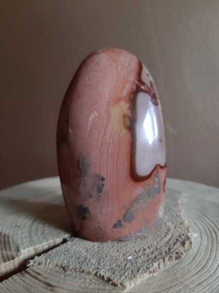 Polychroom jaspis sculptuur L helpt je om voor jezelf op te komen, geeft je moed, maakt je innerlijk krachtig en assertief - Afbeelding 4