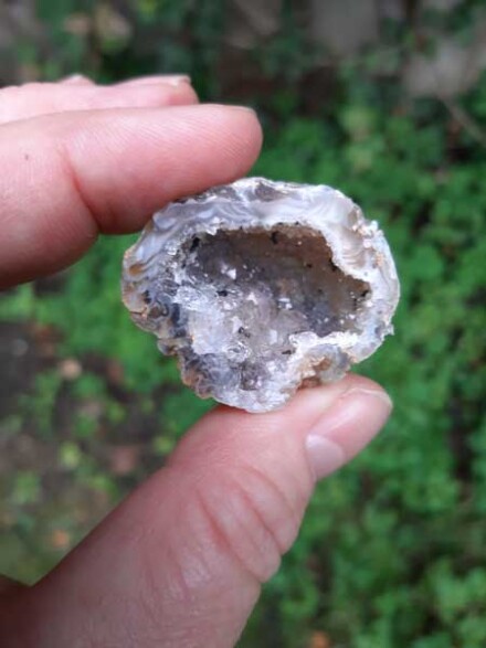 Agaat geode L voor een positieve energie stroming, transformeert negatieve energieën + organza zakje - Afbeelding 3