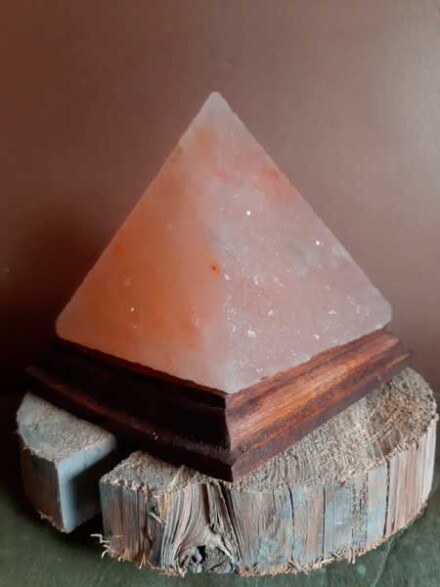 Zoutlamp piramide lamp XXL laat de negatieve energieën extra goed verdwijnen door de punt + led lampje + snoer / LAATSTE - Afbeelding 3