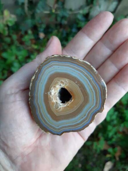 Agaat geode transformeert negatieve energieën, vergroot je spirituele groei, brengt je in evenwicht
