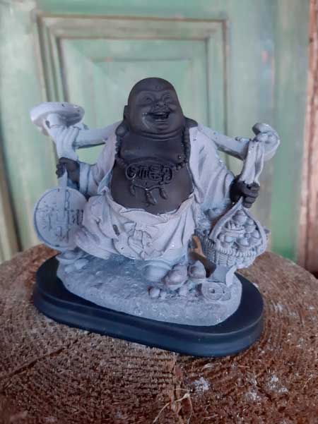 happy-boeddha-met-hematiet-en-geluksmunt-mini-urn
