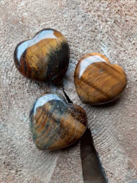 Hart uit Tijgeroog, voor meer zelfvertrouwen, geeft je weer kracht + organza zakje