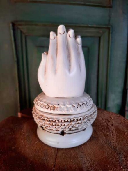 Wierook standaard handen Namasté in wit old look + GRATIS 2 kokers wierook - Afbeelding 3