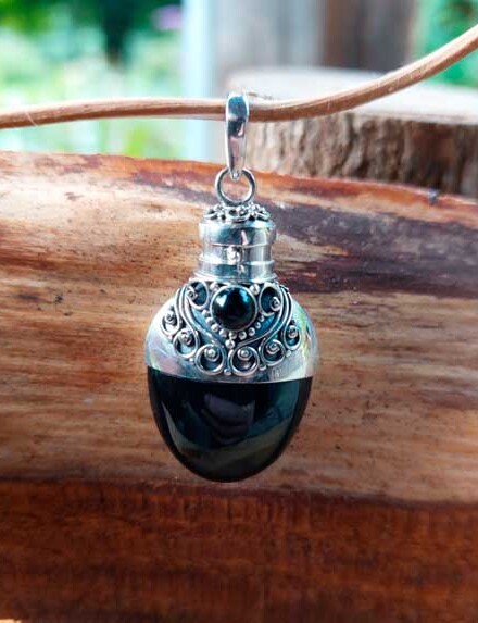 Assieraad uit zilver met resin met zwarte Toermalijn met liefde met de hand vervaardigd