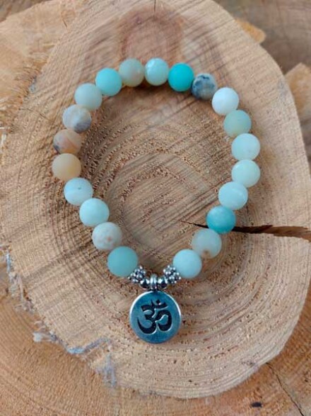 Mala armband uit amazoniet vergroot je intuïtie met medaillon met Ohm teken + zakje