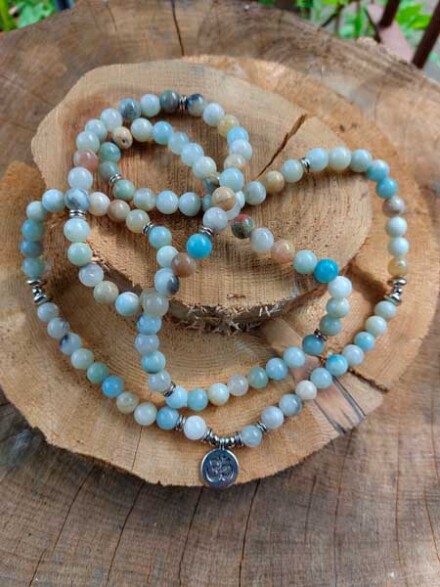 Mala ketting, mala armbanden uit amazoniet met Ohm teken in zachte pastelkleuren + wierook, affirmaties + zakje