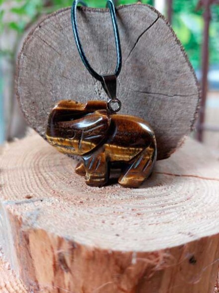 Olifant ketting hanger uit tijgeroog voor zelfvertrouwen brengt je veel geluk + doosje + beschrijving