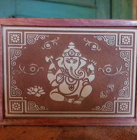 Kist met een Ganesha mooi met de hand vervaardigd voor iets persoonlijks, edelstenen, crematie as, sieraden