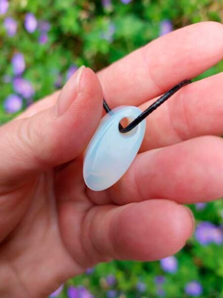 Opaal sunflower hanger is een beschermende steen, versterkt liefde, werkt positief op je geheugen + doosje + koord - Afbeelding 3