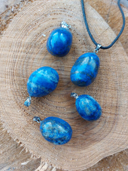 Lapiz lazuli hanger edelsteen ingeboord, een spirituele steen, bevordert en vergroot je spirituele krachten + koord