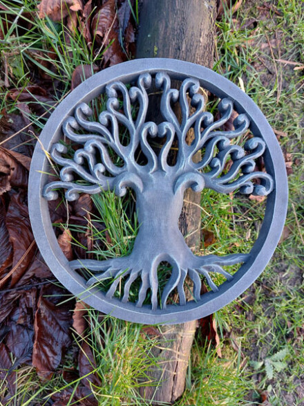 Levensboom / tree of life uit steen, ze staat symbool voor kracht, wijsheid, bescherming en overvloed / LAATSTE