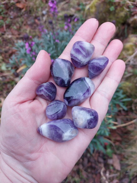 Amethist met kwarts 100 gr. voor meer rust, tegen hoofdpijn, lekker slapen, ontspanning water, volle gedachte, om in water te leggen / mee te knuffelen