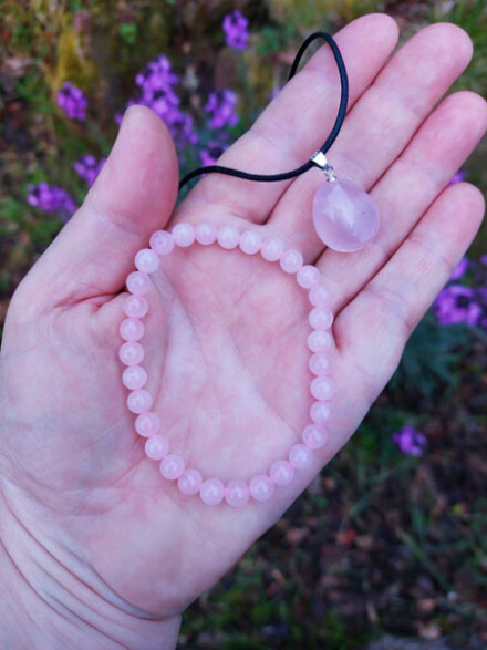 HSP set uit rozenkwarts armband met hanger met liefdevolle energie vergroot je zelfliefde en je eigenwaarde + zakje