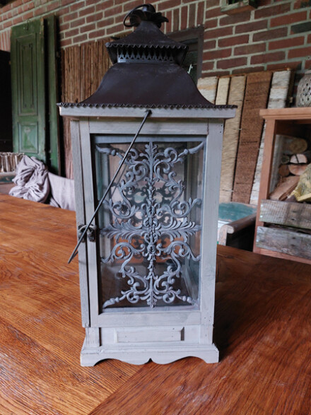 Lantaarn voor drie lampen met de hand vervaardigd uit hout met glas met sierlijke details om een ruimte te verlichten / LAATSTE - Afbeelding 7