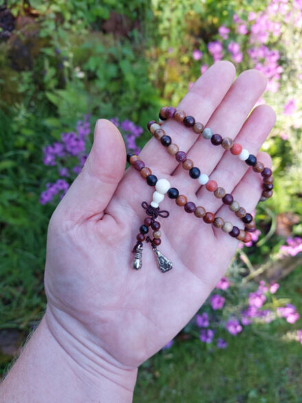 Mala ketting met liefde gemaakt uit vier soorten hout met zilverkleurige bedels + GRATIS beschrijving met affirmaties + koker - Afbeelding 3