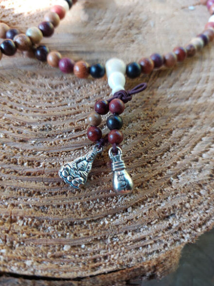 Mala ketting met liefde gemaakt uit vier soorten hout met zilverkleurige bedels + GRATIS beschrijving met affirmaties + koker - Afbeelding 6