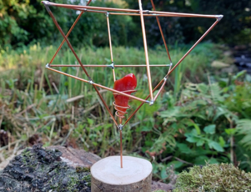 Merkaba, Lemniscaat of bescherming piramide uit koper, ze beschermen je energetisch en brengen rust in een ruimte