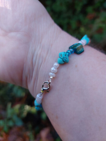 Armband met larimar met parelmoer kralen, ze opent nieuwe dimensies, verwijdert blokkades en beperkingen, heft angsten op + zakje - Afbeelding 11