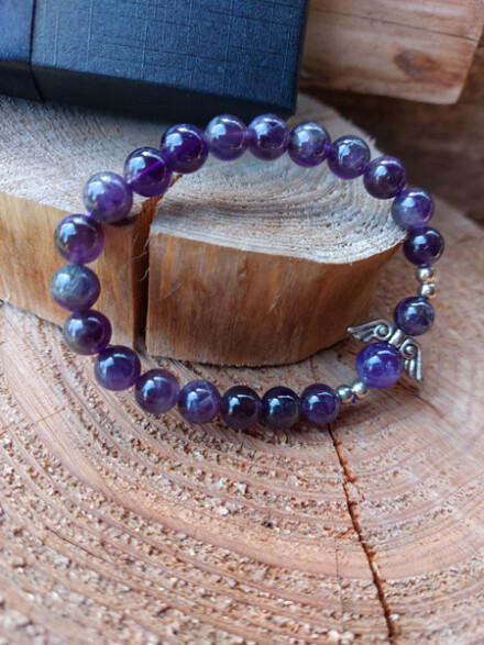 HSP armband uit Amethist met een beschermengel, ze ontspant je en brengt rust in je hoofd + organza zakje