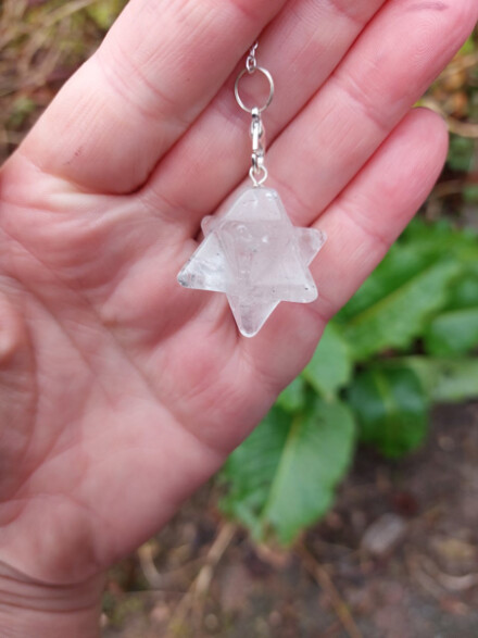 Pendel als merkaba uit Bergkristal + GRATIS werkbeschrijving + buisje DNA korrels + satijnen zakje - Afbeelding 6