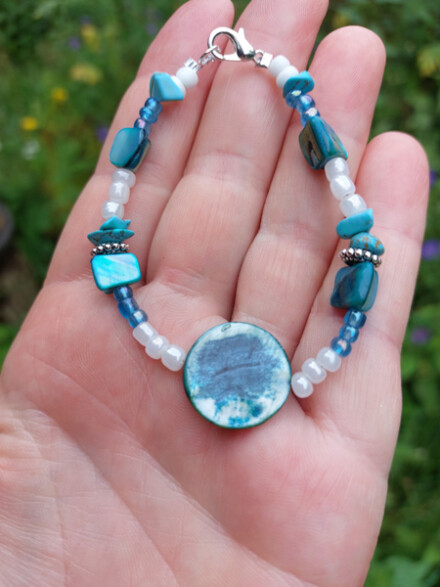 Armband met larimar met parelmoer kralen, ze opent nieuwe dimensies, verwijdert blokkades en beperkingen, heft angsten op + zakje - Afbeelding 10