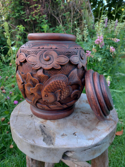 Urnpot met liefde met de hand vervaardigd met vissen en bloemen uit hout / LAATSTE - Afbeelding 3