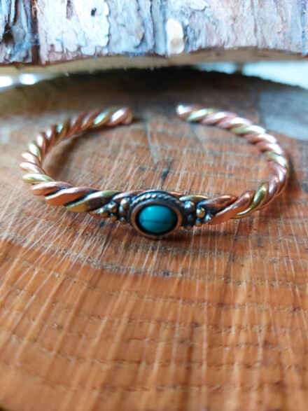 Armband met koper met sierlijke draai met 1 turquoise kleurige stenen, tegen negativiteit, tegen straling, ondersteunt pijnlijke gewrichtsklachten - Afbeelding 7