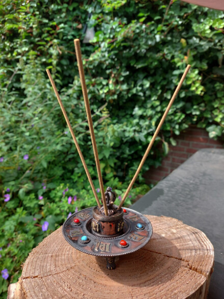 Wierook- salie- kegel- brander uit koper met Dorje en verwerkt met mineralen en edelstenen + GRATIS 3 kokers wierook - Afbeelding 3
