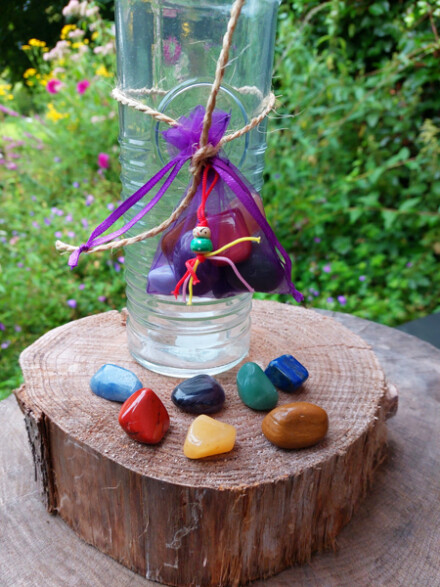 Waterfles '' happy in balans '' met chakra mineralen voor energetisch hoog trillend gezonder kraanwater