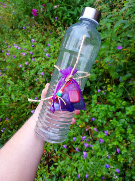 Waterfles '' happy in balans '' met chakra mineralen voor energetisch hoog trillend gezonder kraanwater - Afbeelding 3