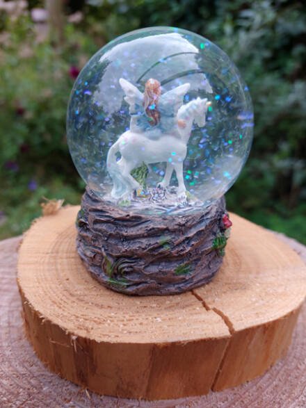 Eenhoorn met een Fee in een glitter bal om je kind te beschermen, de liefde te wijzen, voor inspiratie, lichtheid vol levensenergie - Afbeelding 4
