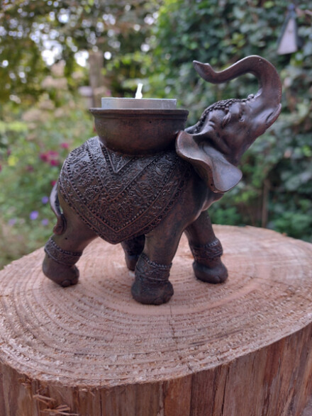 Olifant urn, mooie liefdevolle mini urn met kaarsen houder met leelawadee kaarsje + los olifant kaarsje