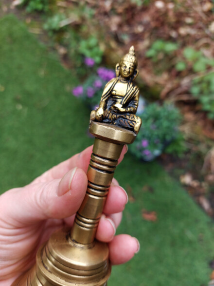 Staande bel met een Boeddha met mooi helder klankje, gemakkelijk op te pakken en neer te zetten en dempt snel het geluid - Afbeelding 4