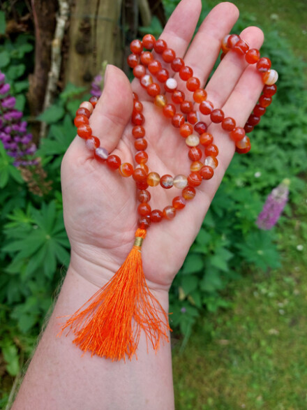 Mala ketting carneool edelstenen helpt en ondersteund positief bij stress en depressie, deze steen maakt je blij + wierook + affirmaties