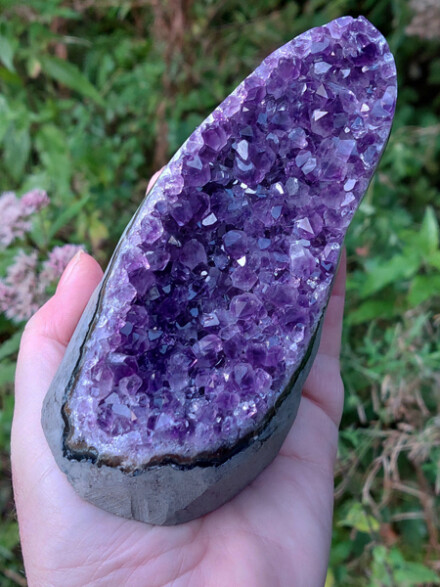 Amethist geode uit Uruguay in diep paars, een prachtige mooie geode / LAATSTE