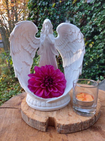 Engel Urn met kaars, een prachtige urn om wat crematie as in te kunnen bewaren, ze komt liefde en licht verspreiden + glaasje + leelawadee kaarsje - Afbeelding 8