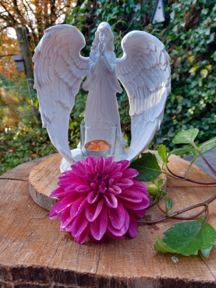 Engel Urn met kaars, een prachtige urn om wat crematie as in te kunnen bewaren, ze komt liefde en licht verspreiden + glaasje + leelawadee kaarsje - Afbeelding 3
