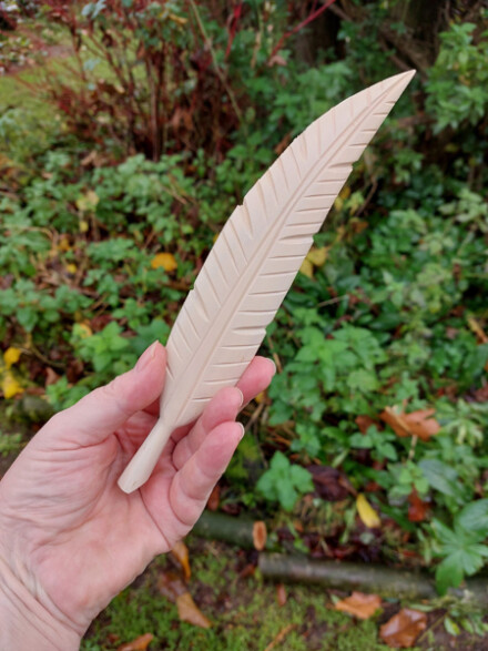 Houten smudge veer, natuur product, om salie rook mee te verplaatsten, ook mooi ter decoratie of om te beschilderen + 2 stokjes palo santo hout - Afbeelding 3