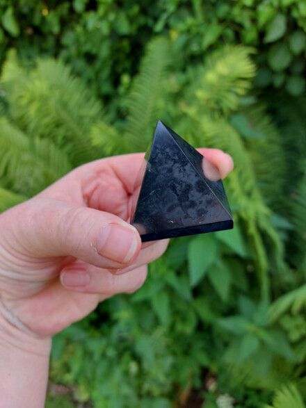 Shungiet piramide M voor een krachtige energetische zuivering, helpt ook tegen straling / 5G, om ergens in een ruimte neer te zetten - Afbeelding 3