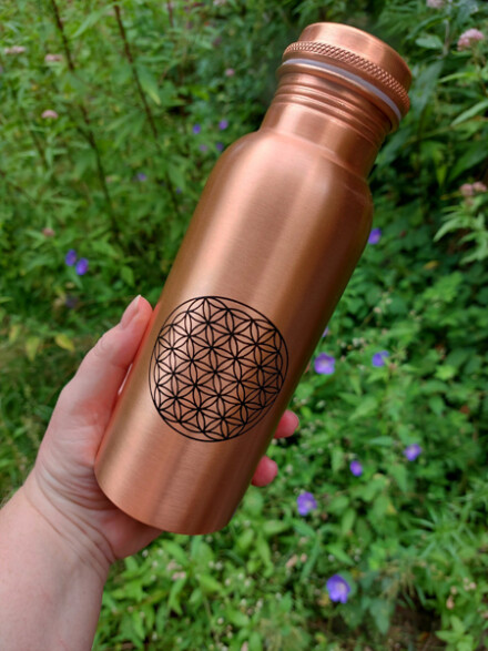Waterfles uit 99,9 % koper met the Flower of Life voor energetisch hoog trillend en gezond kraanwater + katoenen tas - Afbeelding 2